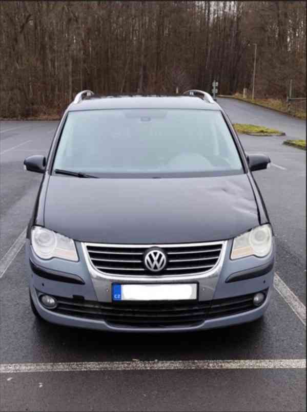 Volkswagen Touran 2,0 - foto 1