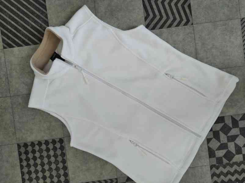 Nová bílá vesta s kapsami - fleece, vel. M - foto 1