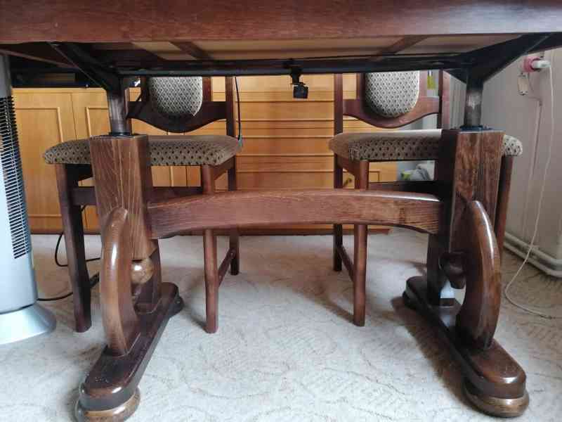 Rozkládací jídelní stůl+ 4 židle - foto 4