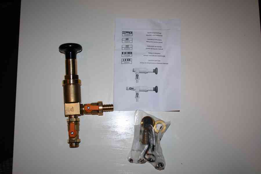 RUČNÍ PUMPA NA SOLÁRNÍ SYSTÉMY   - foto 2