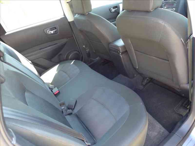 Nissan Qashqai 1,6 i DIGI AC, SERVIS, 1.MAJ - foto 9