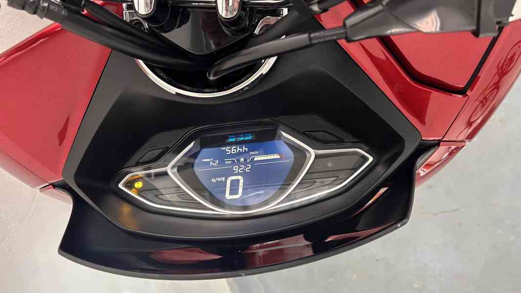 HONDA PCX 125 V TOP STAVU, najeto jen 4495km - foto 2