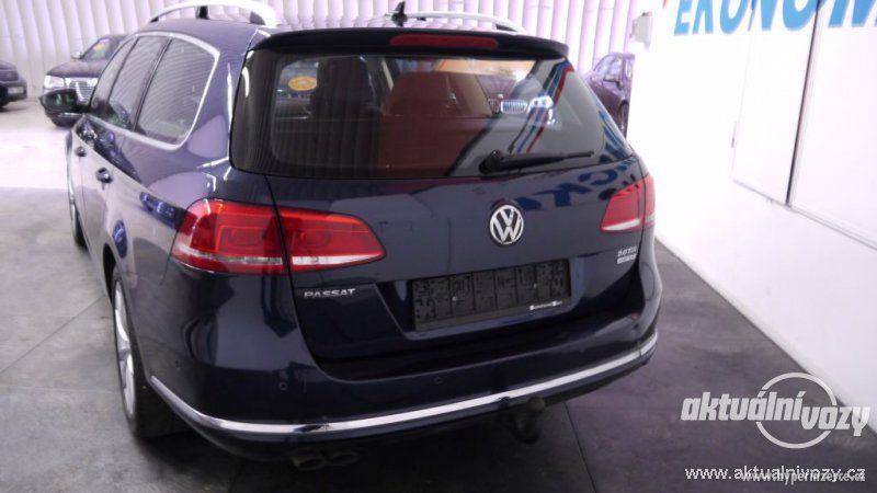 Volkswagen Passat 2.0, nafta, r.v. 2011, navigace, kůže - foto 9