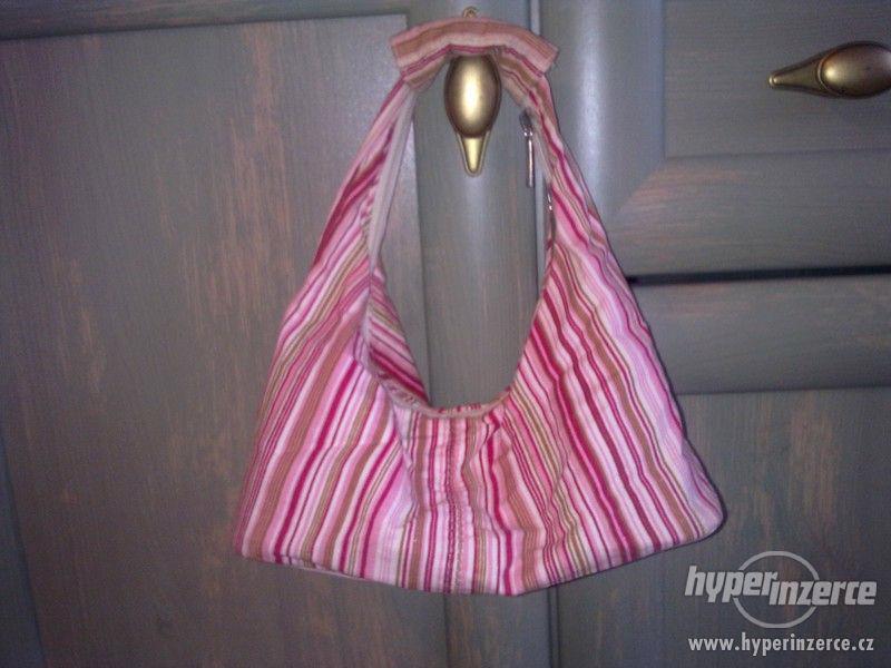 malá růžová kabelka - foto 1