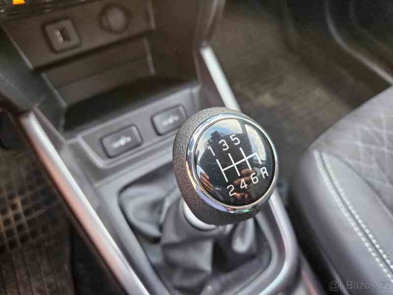 Suzuki Vitara 4x4, benz. 1,4 103 Kw,2019,36 tis km - foto 12