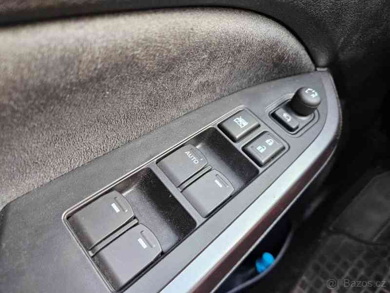 Suzuki Vitara 4x4, benz. 1,4 103 Kw,2019,36 tis km - foto 8