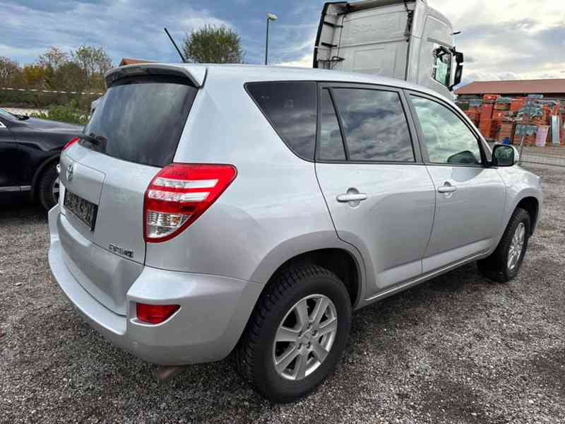 Toyota RAV4 Life 2,0i 4x4 Aut. benzín 116kw - foto 13