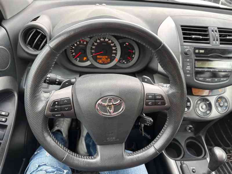 Toyota RAV4 Life 2,0i 4x4 Aut. benzín 116kw - foto 5