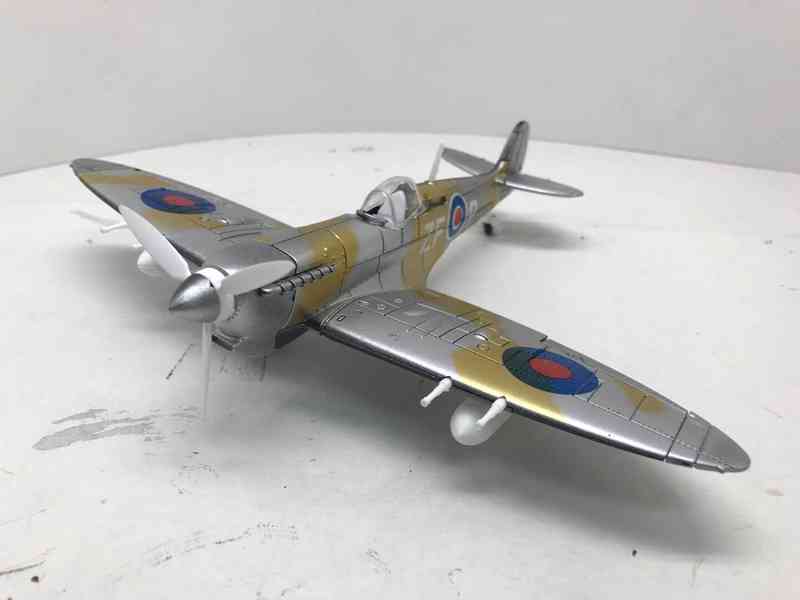 4D model nacvakávací stavebnice Spitfire (stříbrná) 1:48 - foto 1