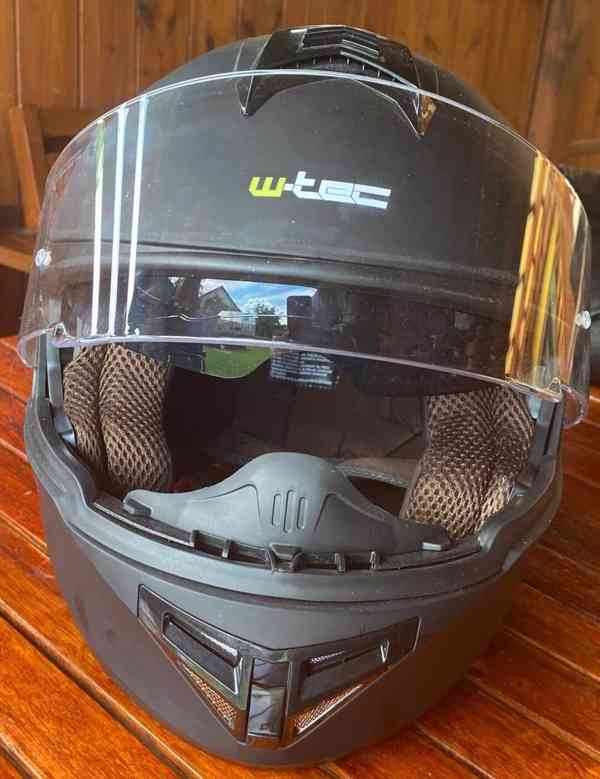Helmy na motocykl Scorpion a W-tec s vystrojí - foto 4