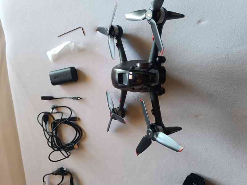 Dron DJI FPV Combo - foto 11