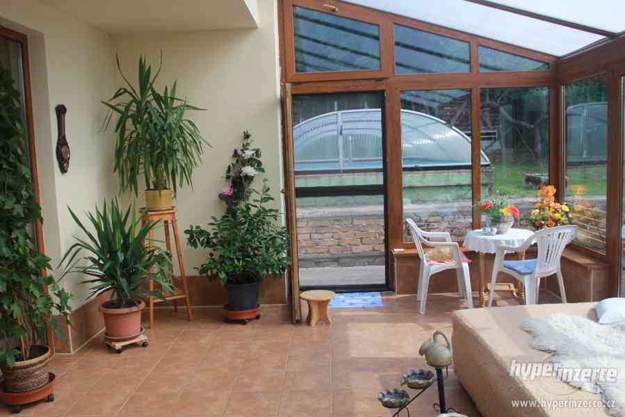 Knínice (okr.Blansko), RD - garáž, dílna, zimní zahrada - foto 6