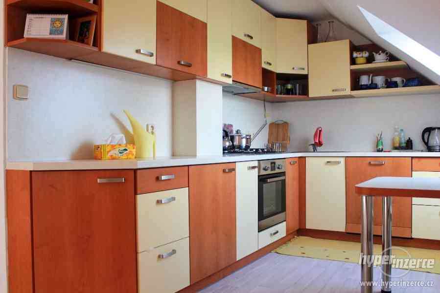 Knínice (okr.Blansko), RD - garáž, dílna, zimní zahrada - foto 12