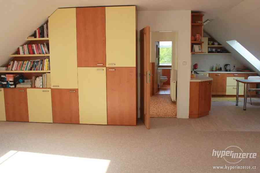 Knínice (okr.Blansko), RD - garáž, dílna, zimní zahrada - foto 13