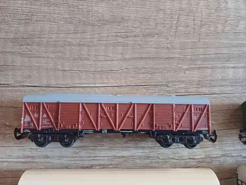 Kryté nákladní vagony.  TT - foto 2