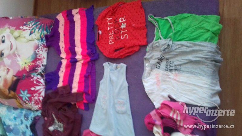 prodám spoustu dětského oblečení po dvojčatech holkách - foto 1