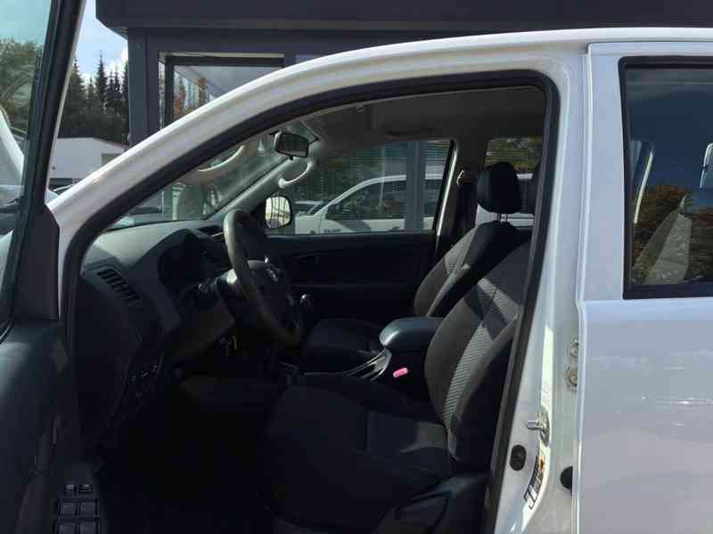 Toyota Hilux 2,5 D4D Life 4x4 106kw - foto 6