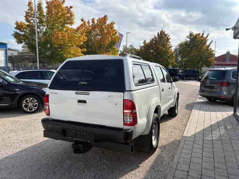 Toyota Hilux 2,5 D4D Life 4x4 106kw - foto 2