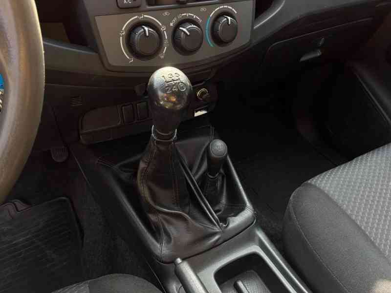 Toyota Hilux 2,5 D4D Life 4x4 106kw - foto 5