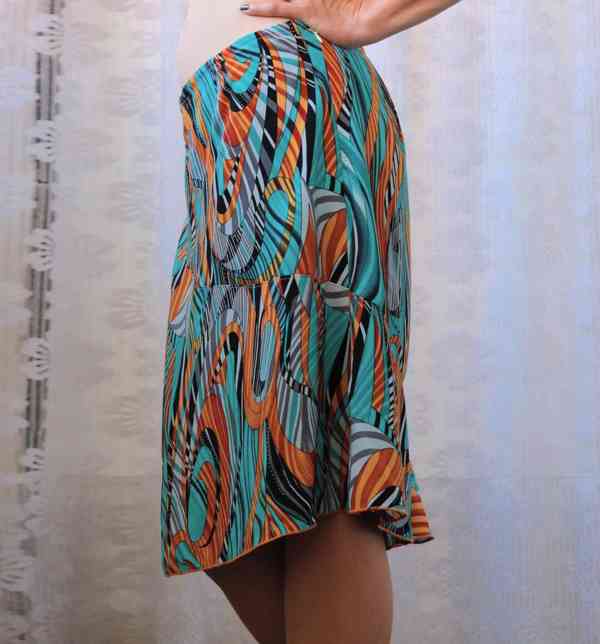 Pestrobarevná vzorovaná sukně 46-48 - foto 2
