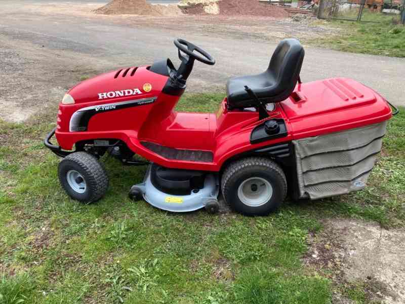 Zahradní traktor Honda 2417 - foto 3
