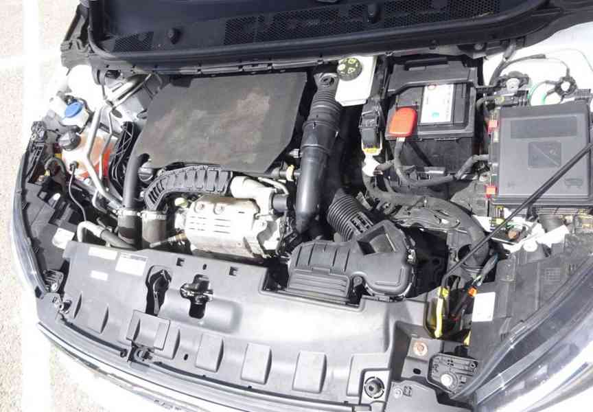Peugeot 308 1.2 PureTech r.v.2018 (81 kw) ČR po rozvodech - foto 22