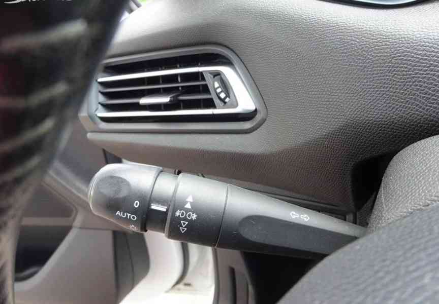 Peugeot 308 1.2 PureTech r.v.2018 (81 kw) ČR po rozvodech - foto 13