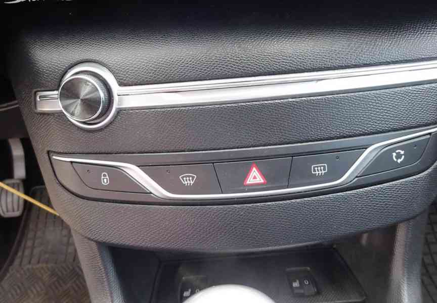 Peugeot 308 1.2 PureTech r.v.2018 (81 kw) ČR po rozvodech - foto 9