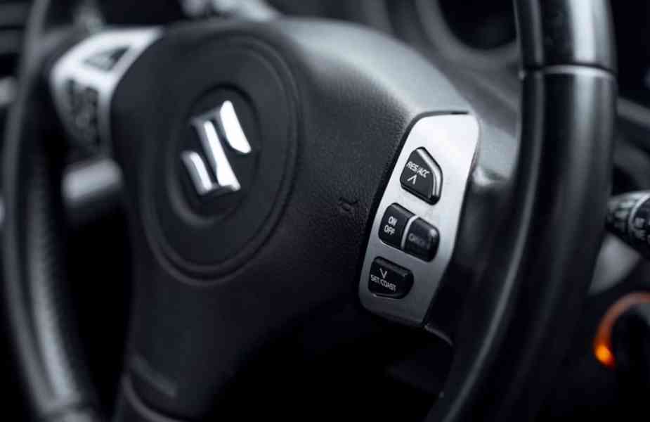 Suzuki Grand Vitara 2.0i benzín 103kw - foto 32