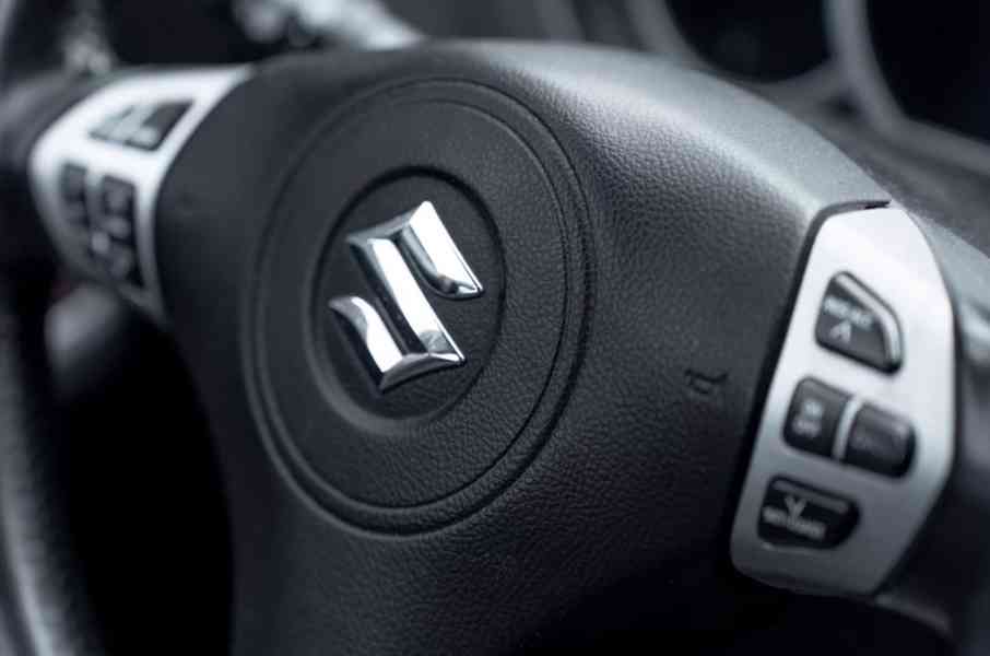 Suzuki Grand Vitara 2.0i benzín 103kw - foto 33