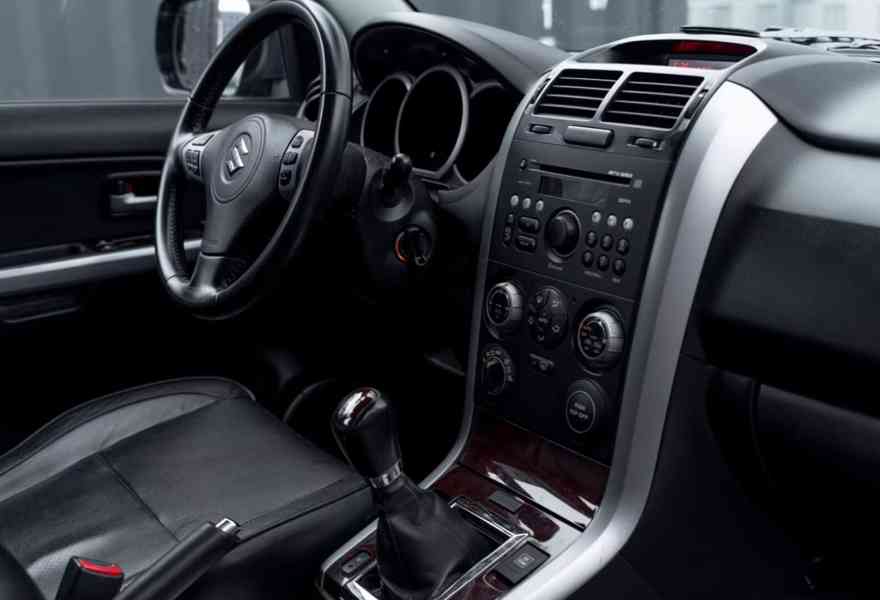 Suzuki Grand Vitara 2.0i benzín 103kw - foto 15