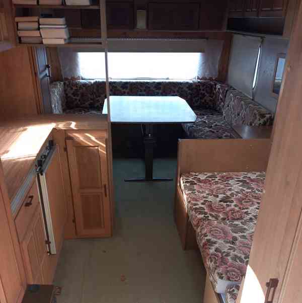 Chata na kolech. Pěkný Burstner na pevné stání, odvoz možný - foto 15