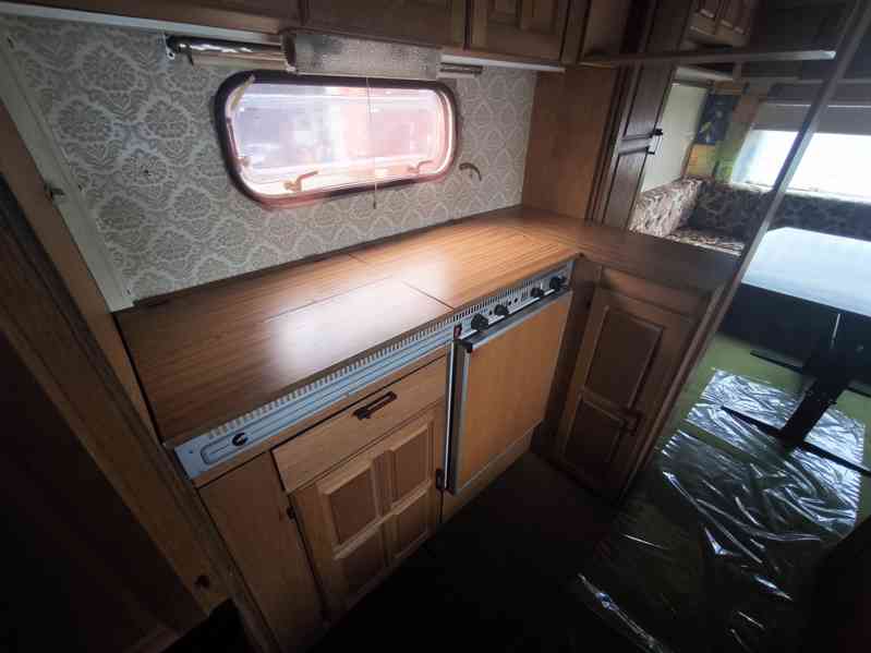 Chata na kolech. Pěkný Burstner na pevné stání, odvoz možný - foto 18