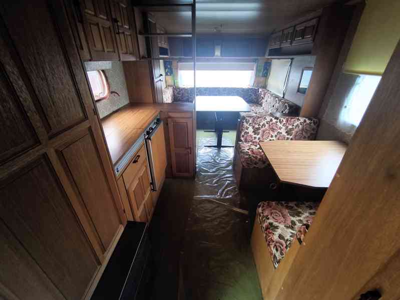 Chata na kolech. Pěkný Burstner na pevné stání, odvoz možný - foto 8