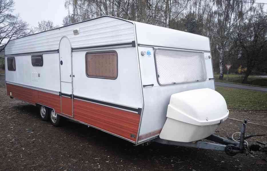 Chata na kolech. Pěkný Burstner na pevné stání, odvoz možný - foto 1