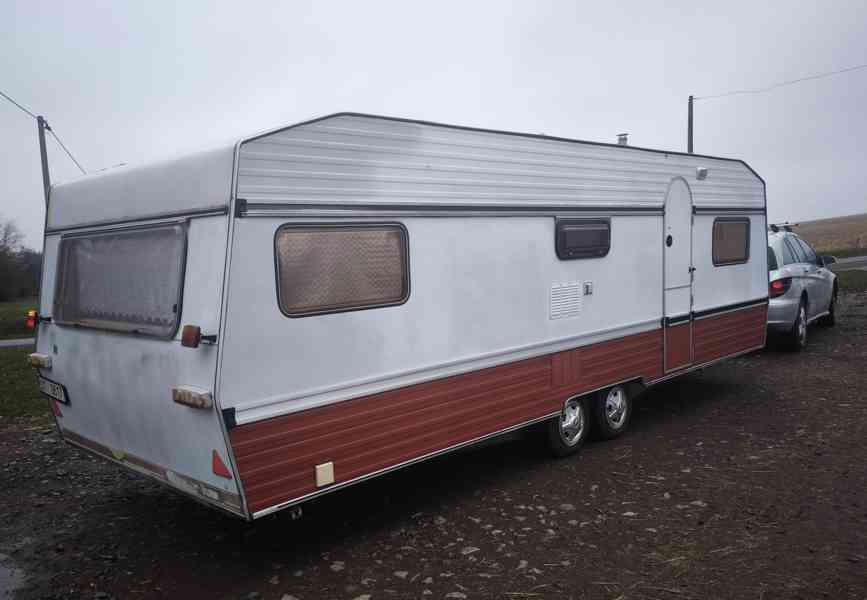 Chata na kolech. Pěkný Burstner na pevné stání, odvoz možný - foto 3