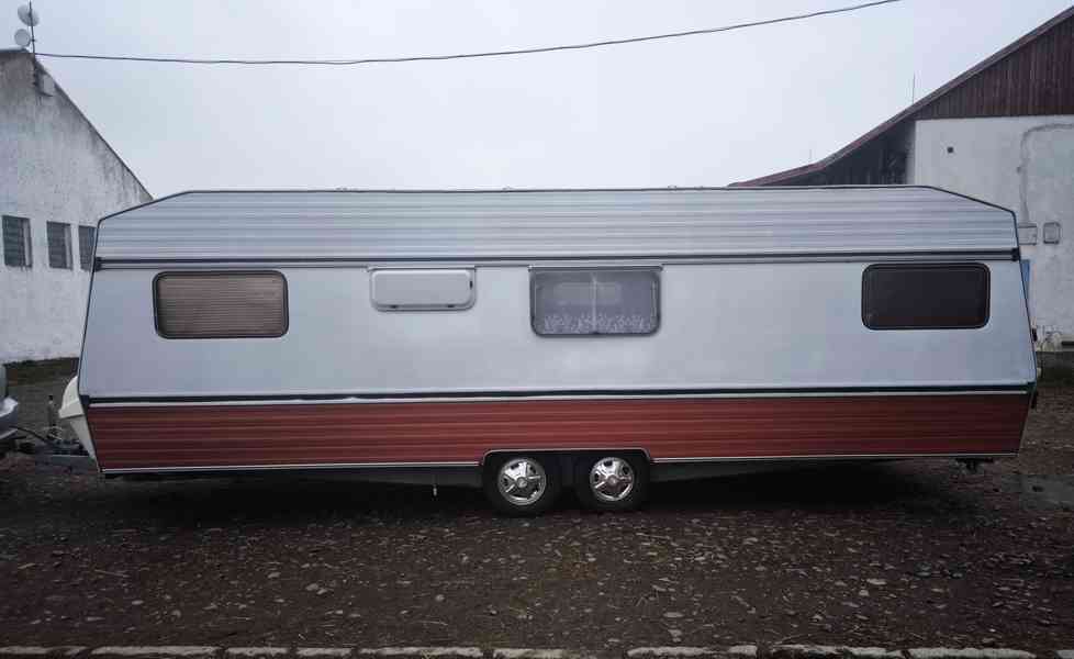 Chata na kolech. Pěkný Burstner na pevné stání, odvoz možný - foto 6