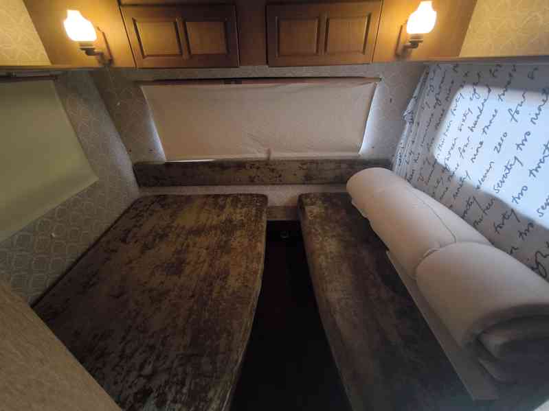 Chata na kolech. Pěkný Burstner na pevné stání, odvoz možný - foto 12