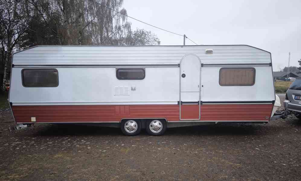 Chata na kolech. Pěkný Burstner na pevné stání, odvoz možný - foto 2