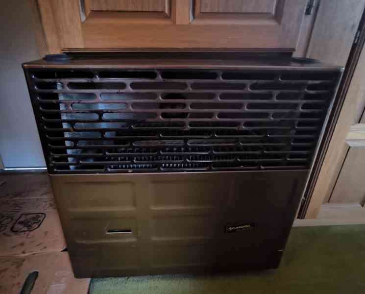 Chata na kolech. Pěkný Burstner na pevné stání, odvoz možný - foto 19