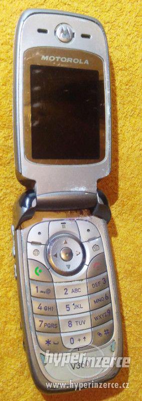 Výklopná Motorola V360 - k opravě nebo na náhradní díly!!! - foto 1