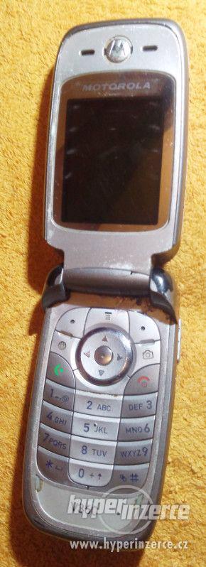 Výklopná Motorola V360 - k opravě nebo na náhradní díly!!! - foto 2