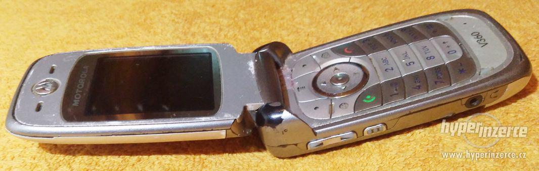 Výklopná Motorola V360 - k opravě nebo na náhradní díly!!! - foto 7