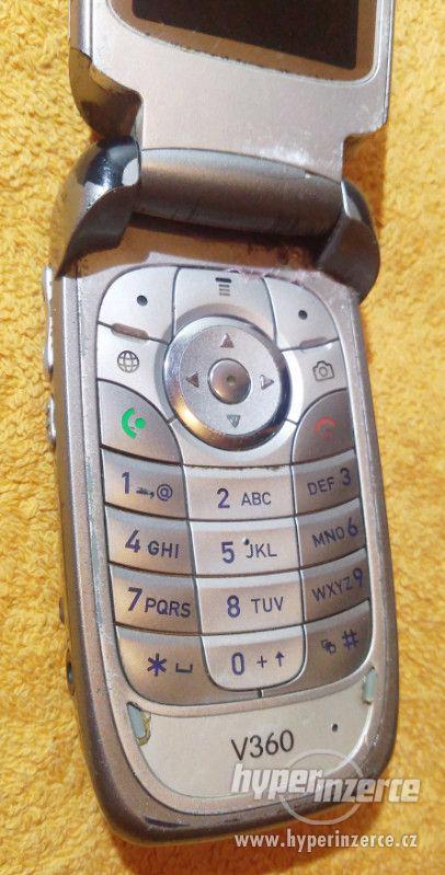 Výklopná Motorola V360 - k opravě nebo na náhradní díly!!! - foto 9