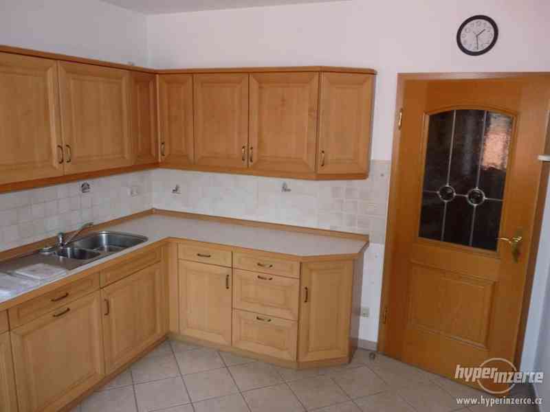 Velmi pěkná kuchyně - světlá - foto 2