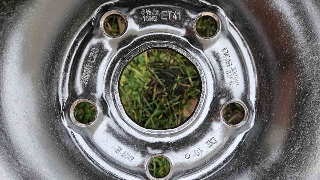 Škoda Superb 3 zimní kola pneumatiky Dunlop 215/60R16 disky  - foto 3