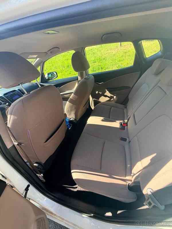 Hyundai ix20 1,6   91 kW, benzín, manuál – top - foto 10