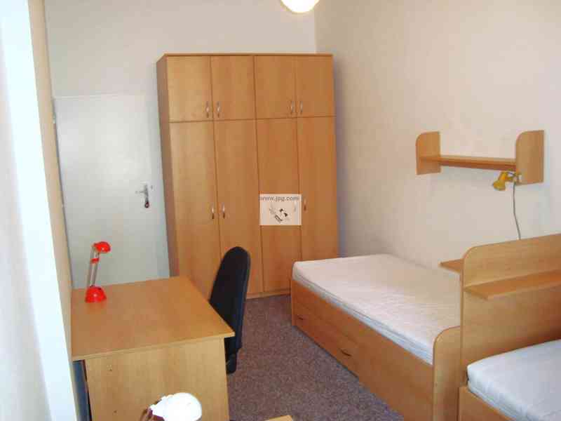 1 studentka do 2.lůž. pokoje ve stud. bytě 2+1, centrum - foto 2