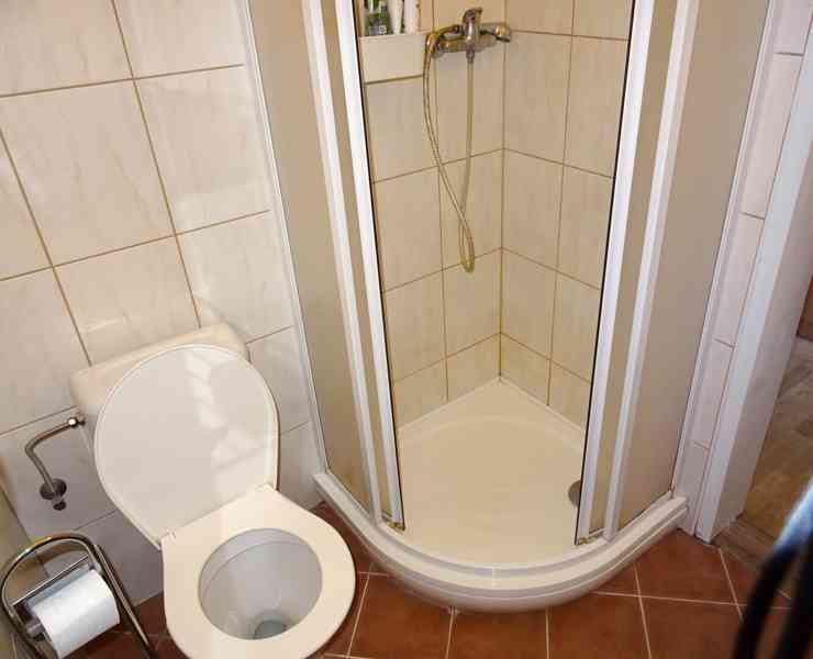 1 studentka do 2.lůž. pokoje ve stud. bytě 2+1, centrum - foto 4