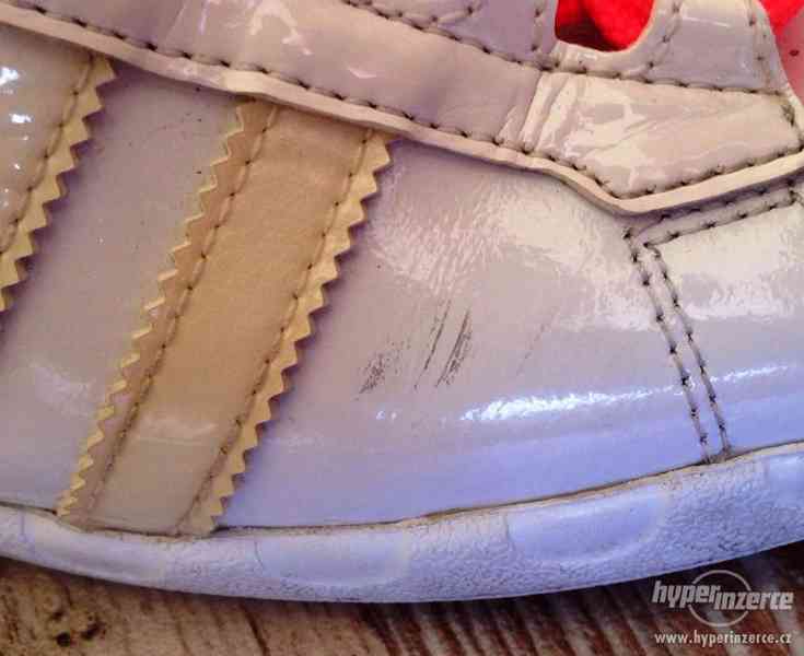 Tenisky bílé Adidas - foto 5